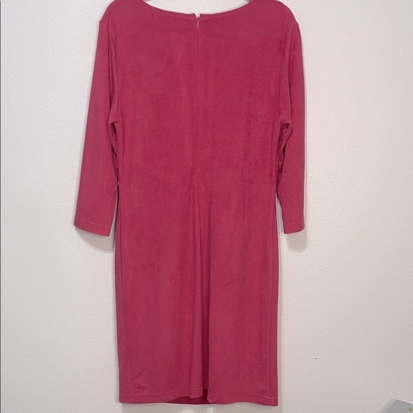 209wst38 Rich Pink Faux Suede Size 10 PTP 19”-22” EUC - Picture 3 of 7